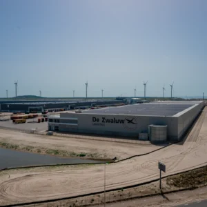 Logistik- und Lieferkettenumgebung als Symbol für CRA-Pflichten von Importeuren