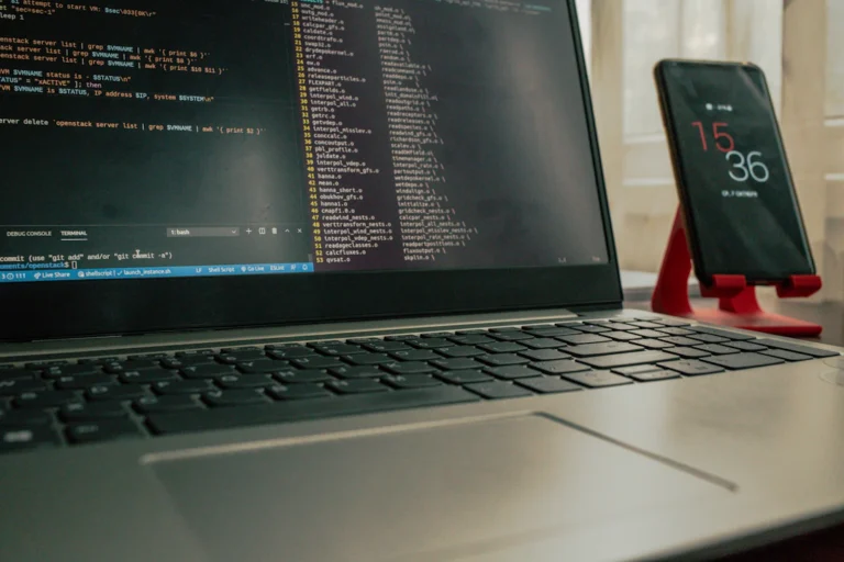 Laptop als Symbol für eine Software Bill of Materials nach dem Cyber Resilience Act